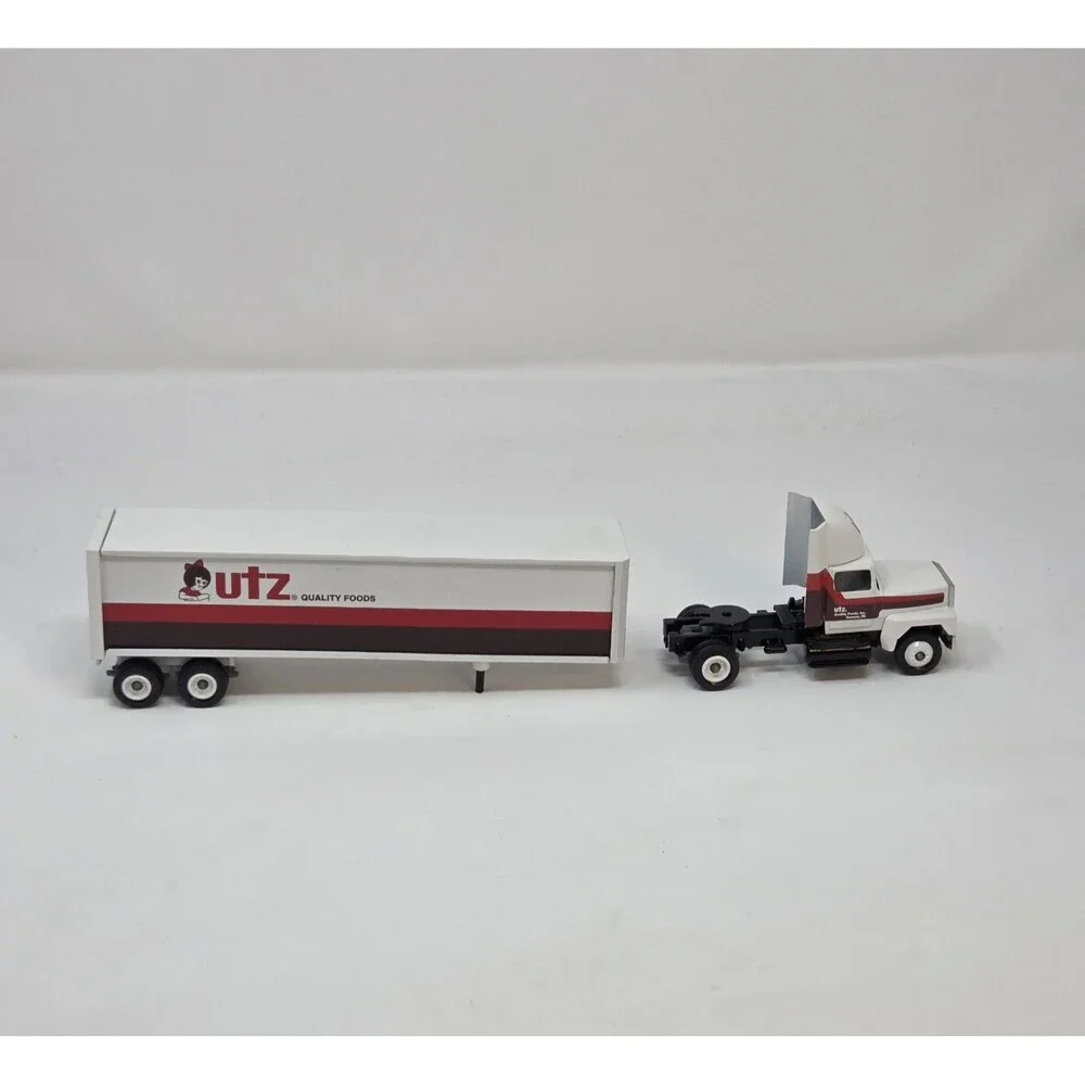 UTZ Quality Foods‎ Promo FORD CL9000 SEMI-TRUCK TRAILER Winross Diecast 10